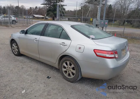 2011 Toyota Camry Le z USA, uszkodzony, nr VIN 4T1BF3EK8BU147323